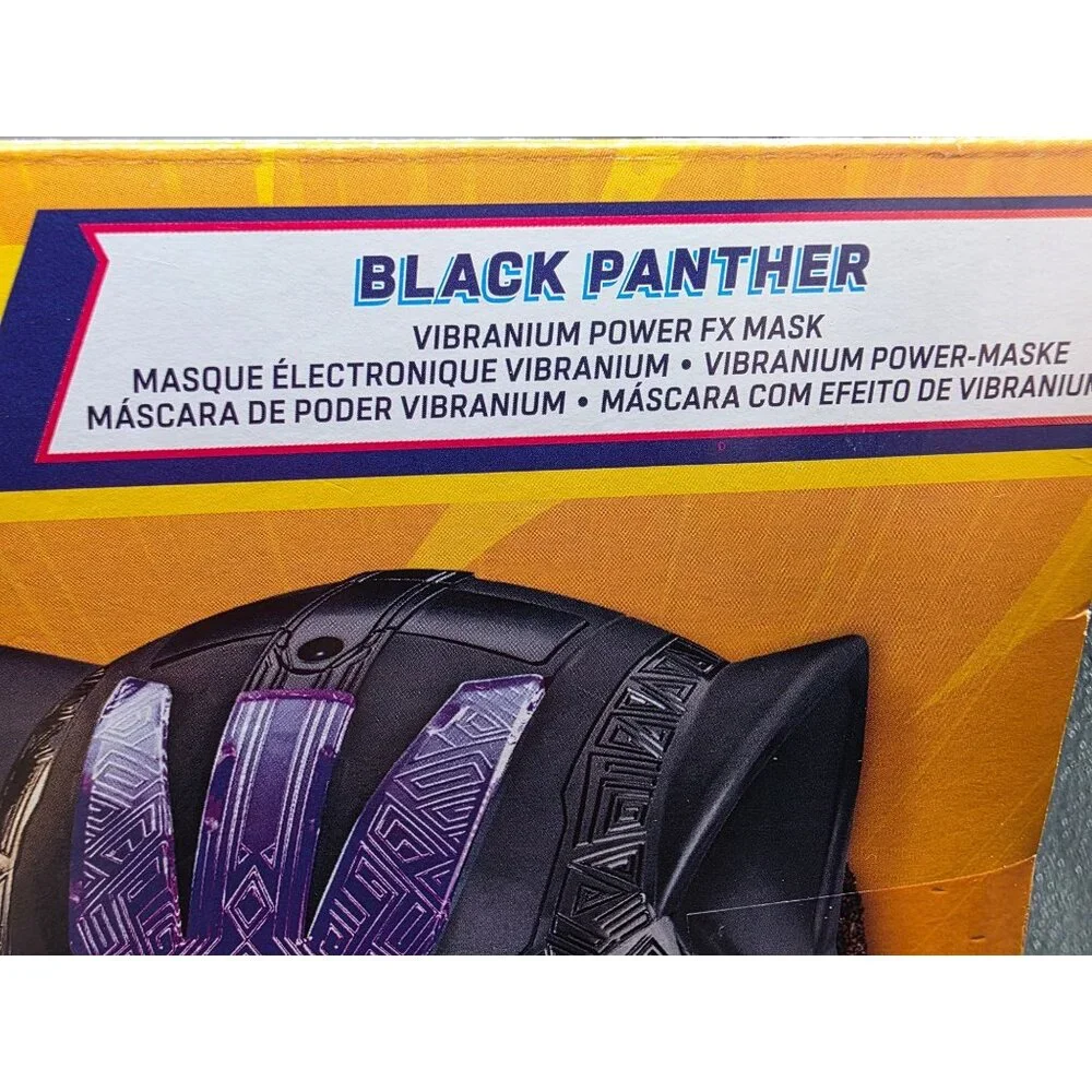 Marvel Avengers Black Panther Vibranium Power FX Mask With Lights & Flip-Down Le